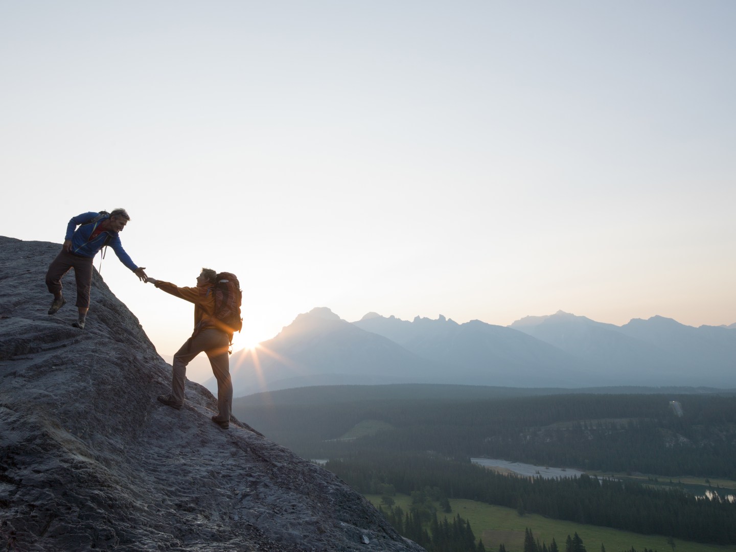 Mountaineer offers a helping hand to teammate, mtn