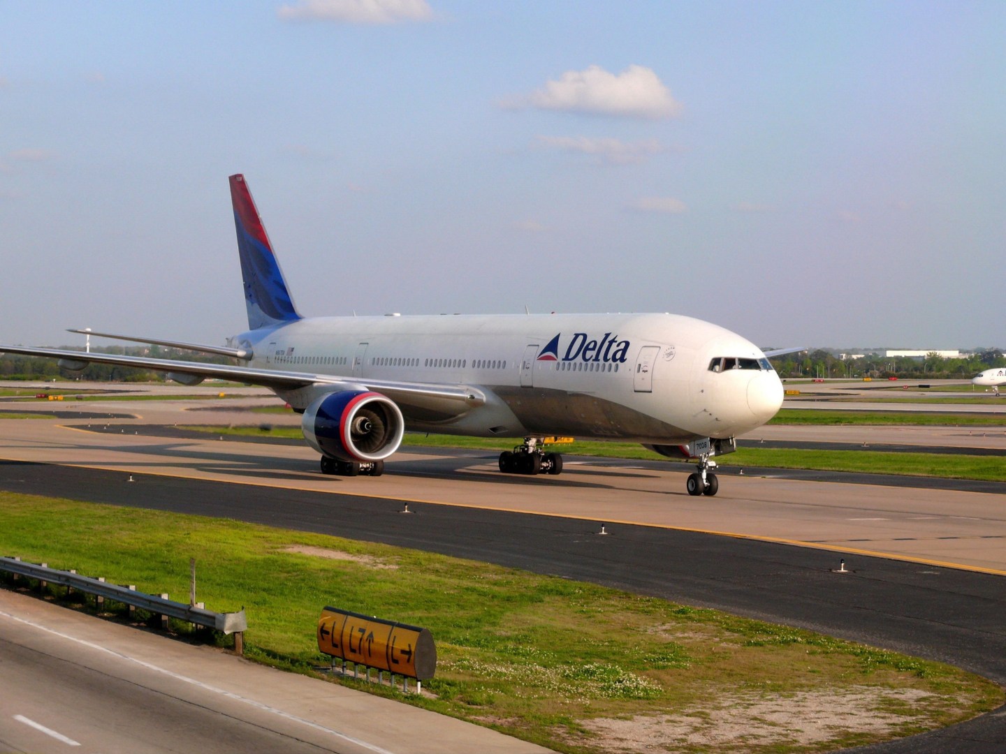 USA - Atlanta: airplane Boeing B777-200LR of Delta Air Lines