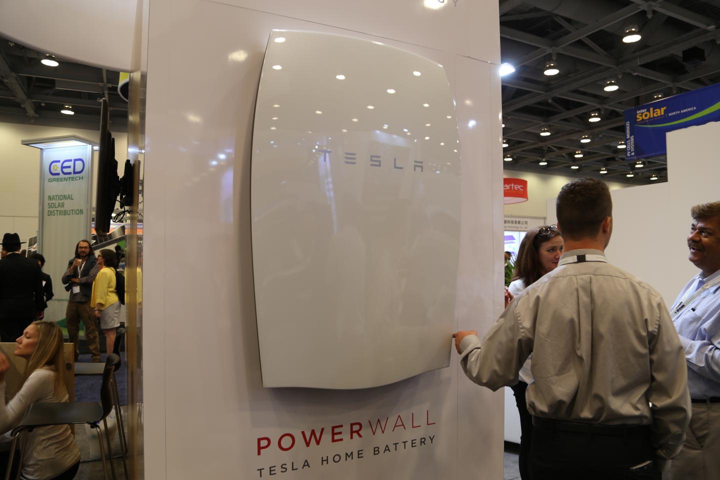 Tesla batteries to power office buildings in California