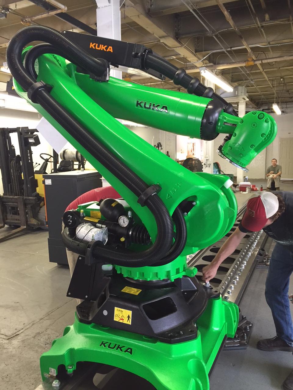 Kuka Investor to Sell 25% Stake to Chinese Bidder Midea