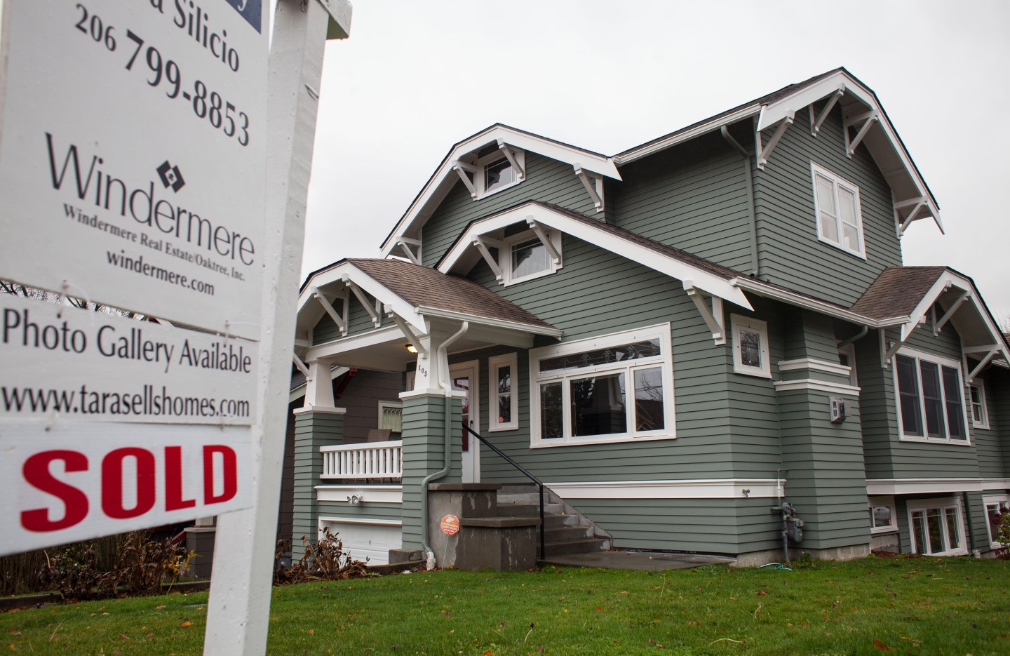 Sales of U.S. Existing Homes Drop to Lowest in Four Months