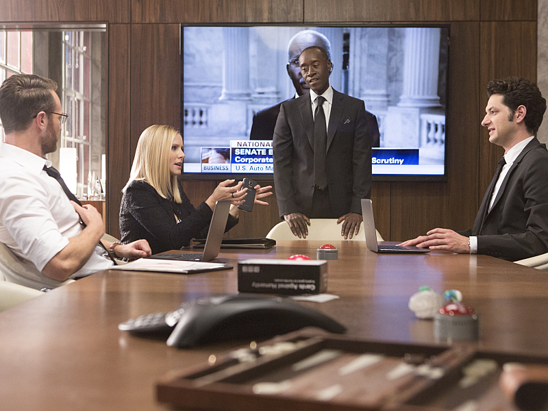 Josh Lawson as Doug Guggenheim, Kristen Bell as Jeannie Van Der Hooven, Don Cheadle as Marty Kaan and Ben Schwartz as Clyde Oberholt in House of Lies (Season 4, Episode 1). - Photo: Michael Desmond/SHOWTIME - Photo ID: HOUSEOFLIES_401_1043.R