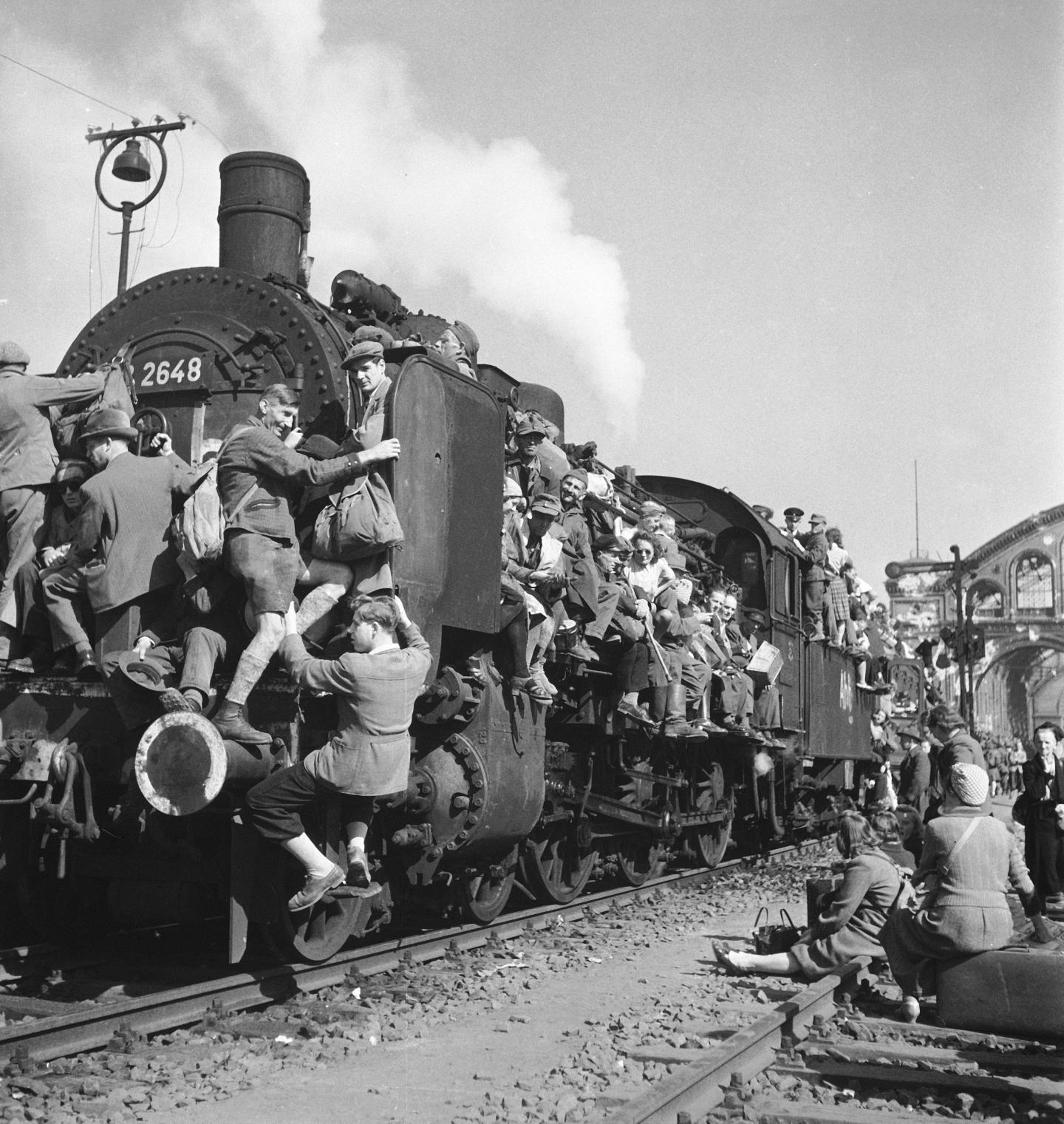 Post WWII German refugees &amp; displaced persons crow