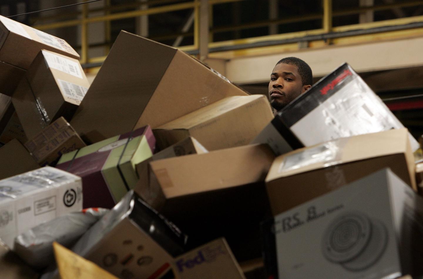 Fed Ex Estimates Record Day For Shipping