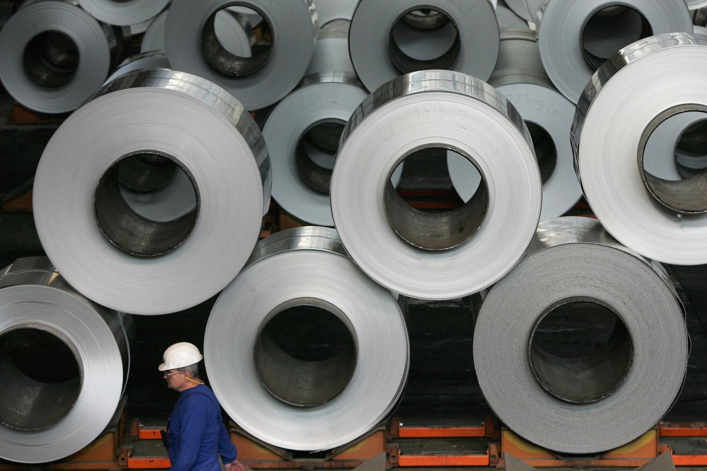 Aluminum giant Alcoa is splitting into two companies