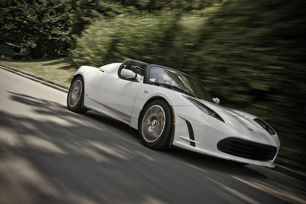 Tesla Roadster now has a 400-mile range—for a price