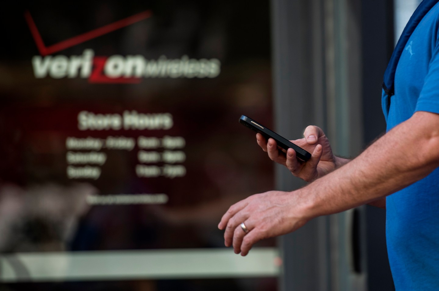 A Verizon Communications Inc. Store Ahead Of Earnings Figures