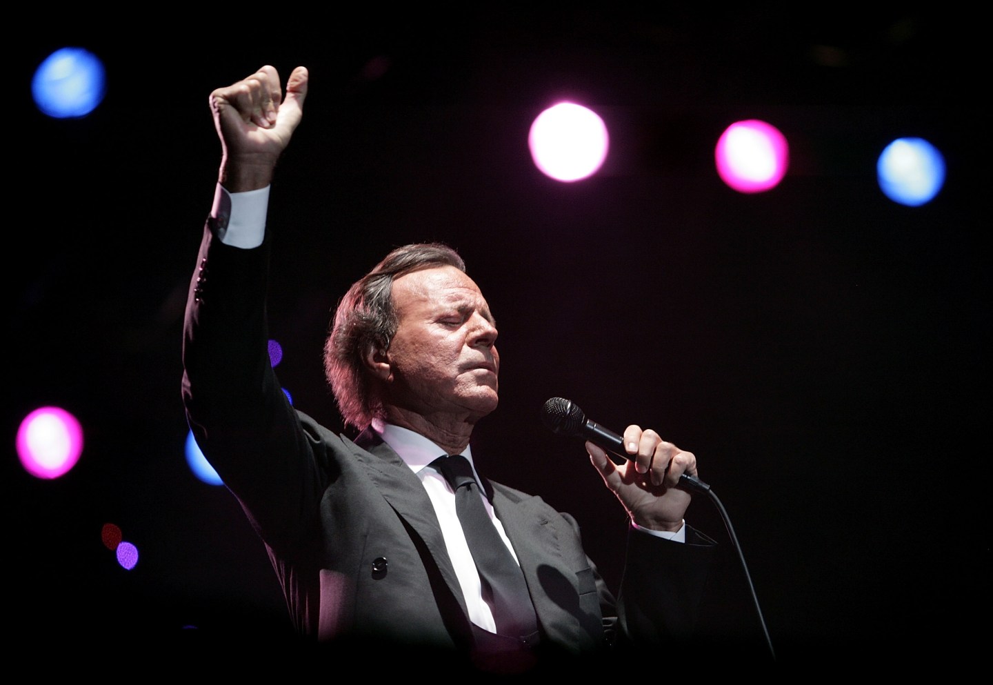 Julio Iglesias Performs in Cape Town