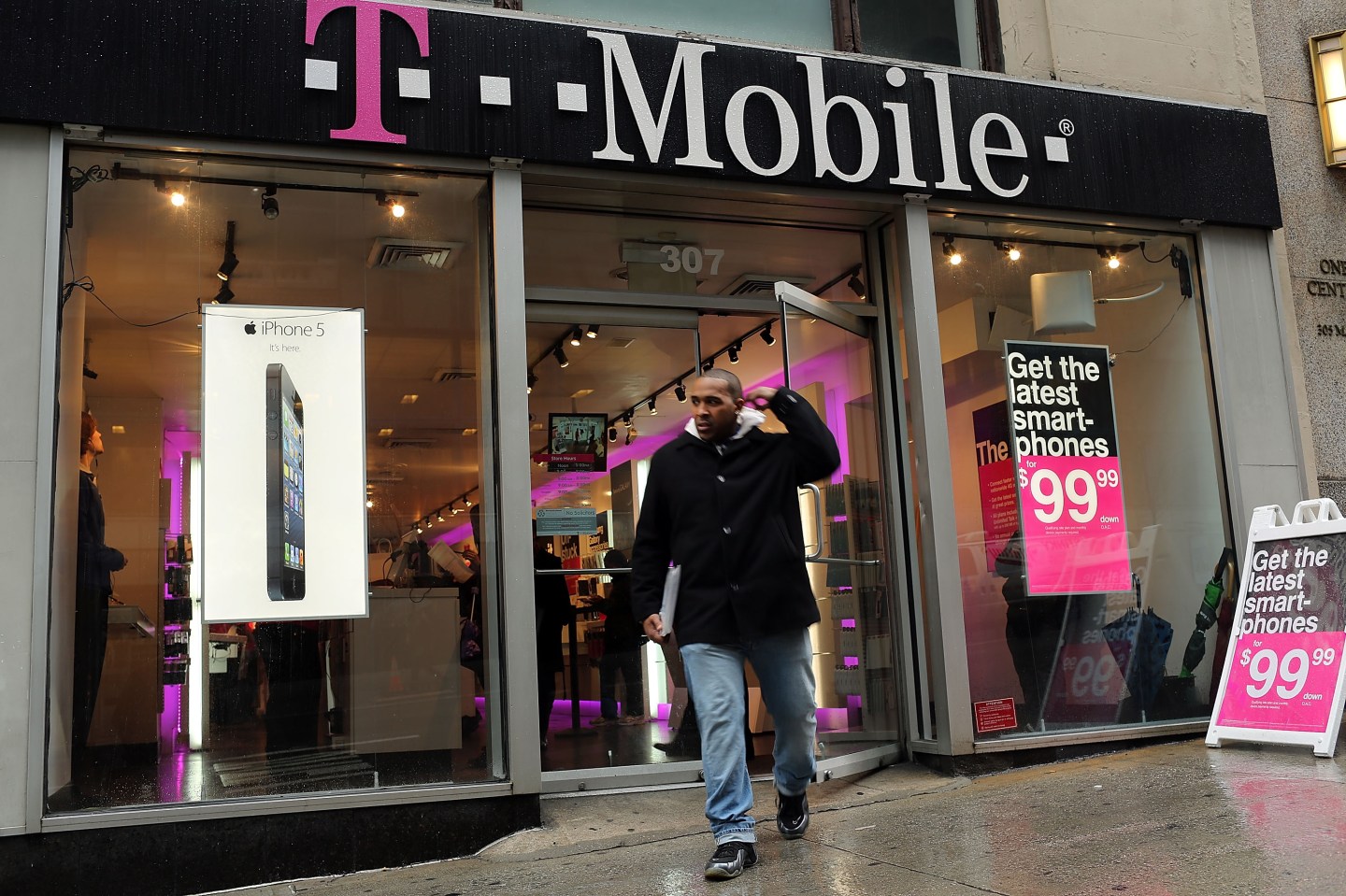 T-Mobile Begins Offering Apple's iPhone