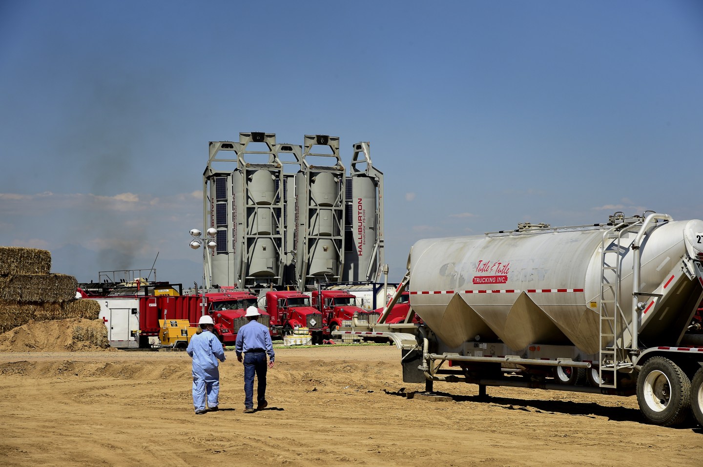 Oil slump sees Halliburton sales plunge 36%