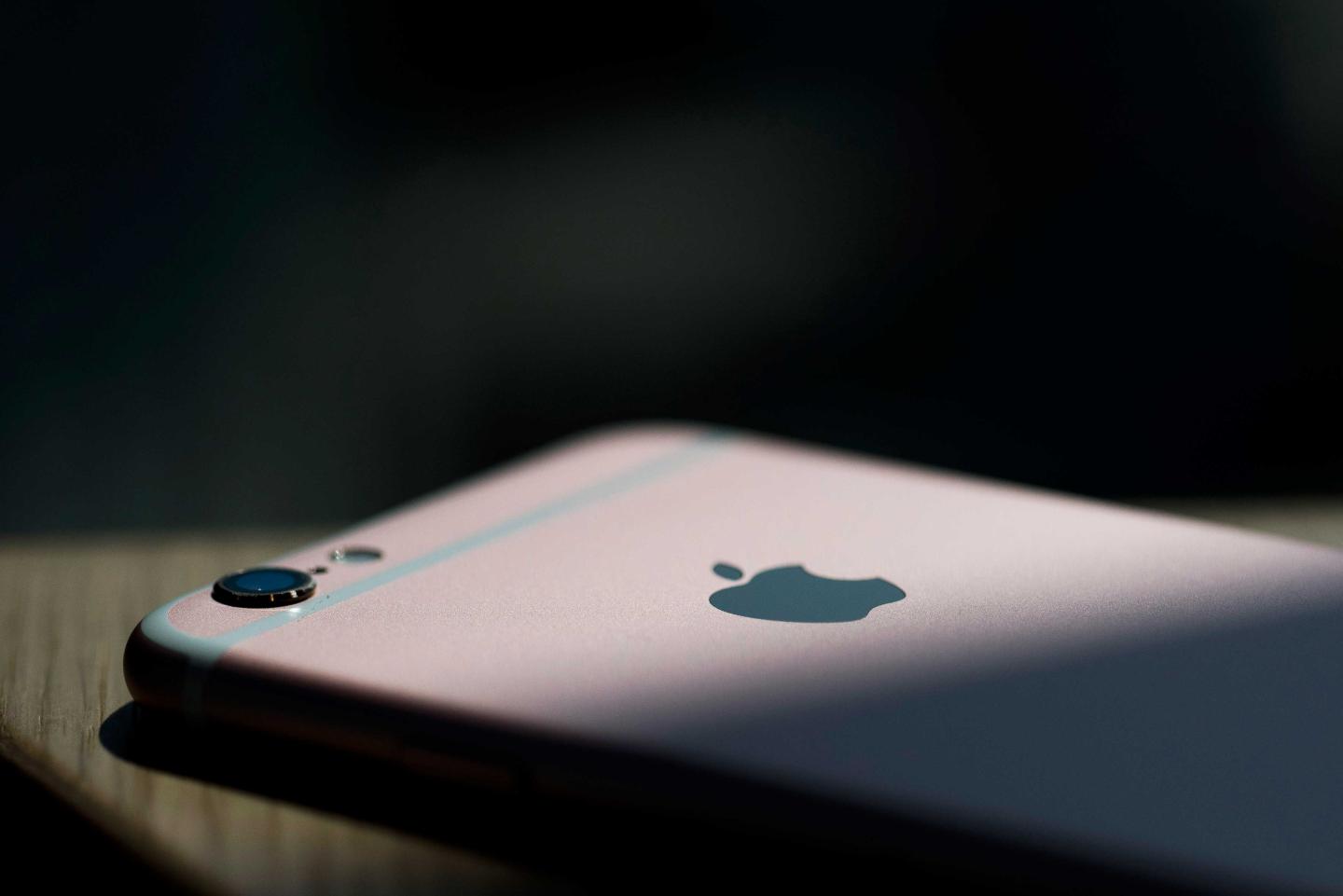 Unboxing Apple Inc. iPhone 6s