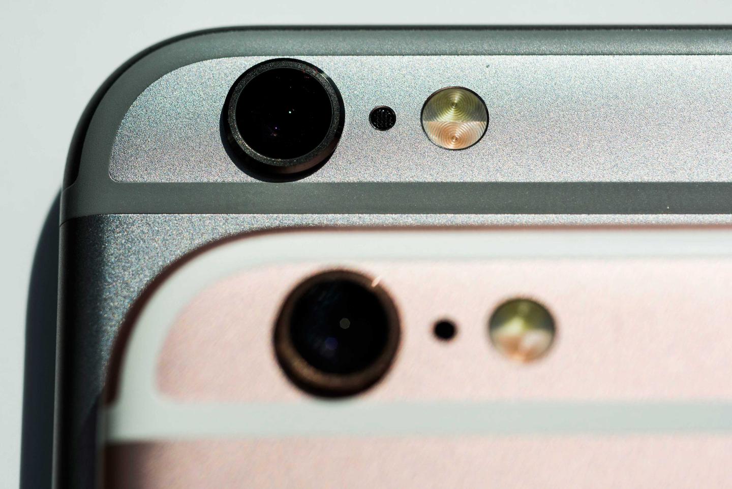Unboxing Apple Inc. iPhone 6s