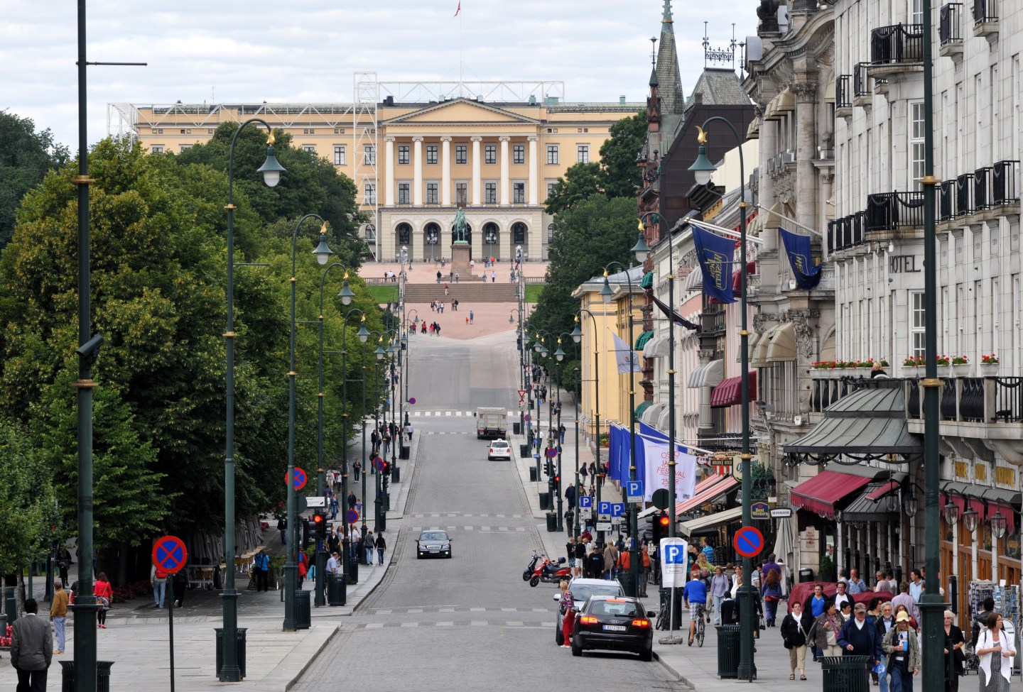 Norway Oslo Oslo - Karl Johans Gata Street and the city palace