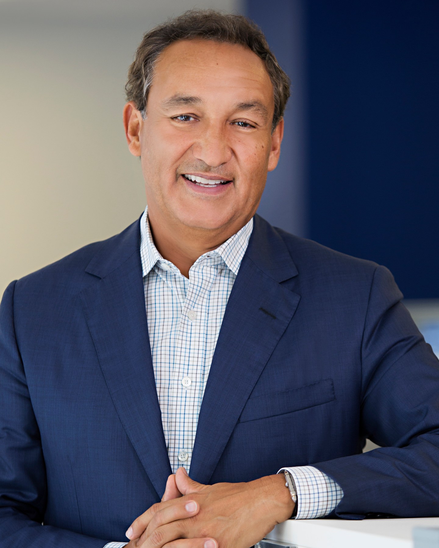 United Airlines CEO Oscar Munoz suffers heart attack