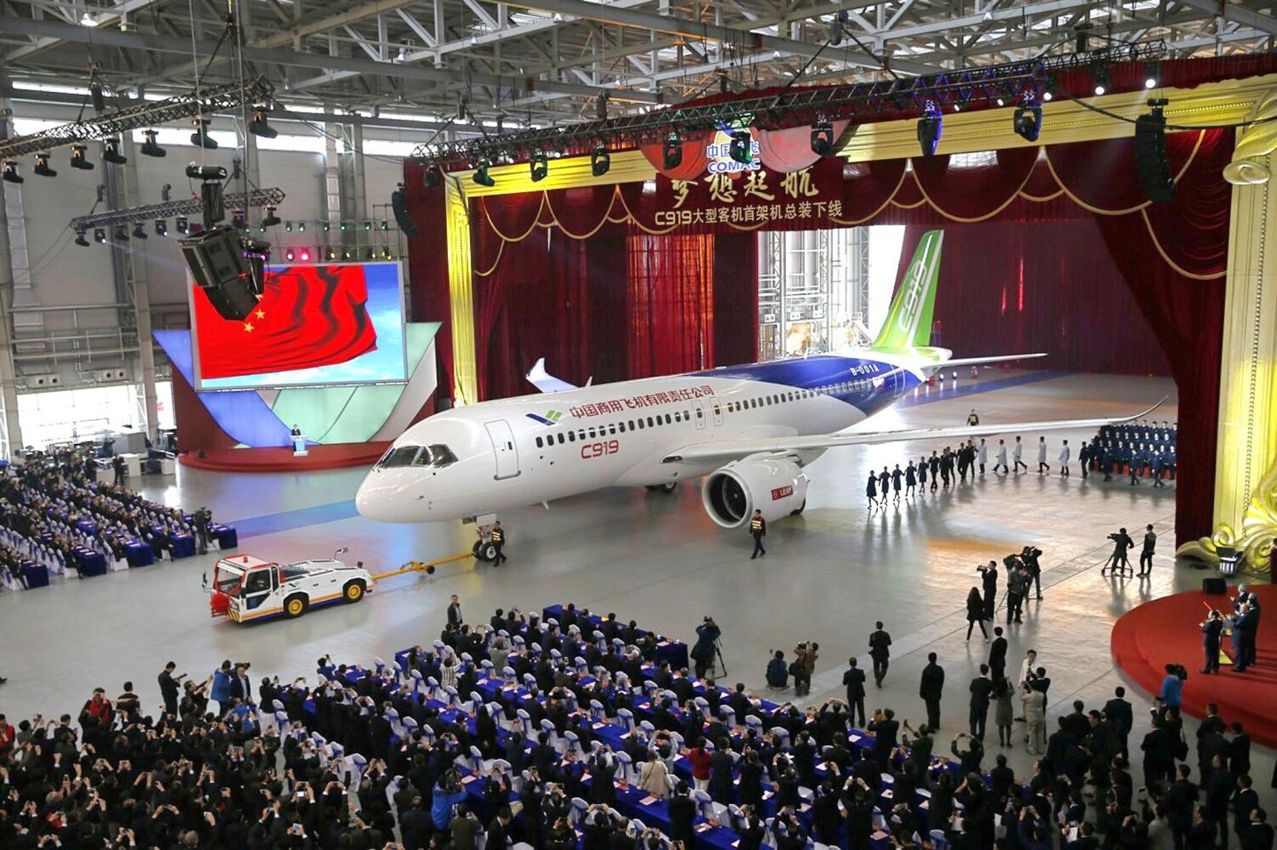 China's first homemade big passenger plane rolled off line