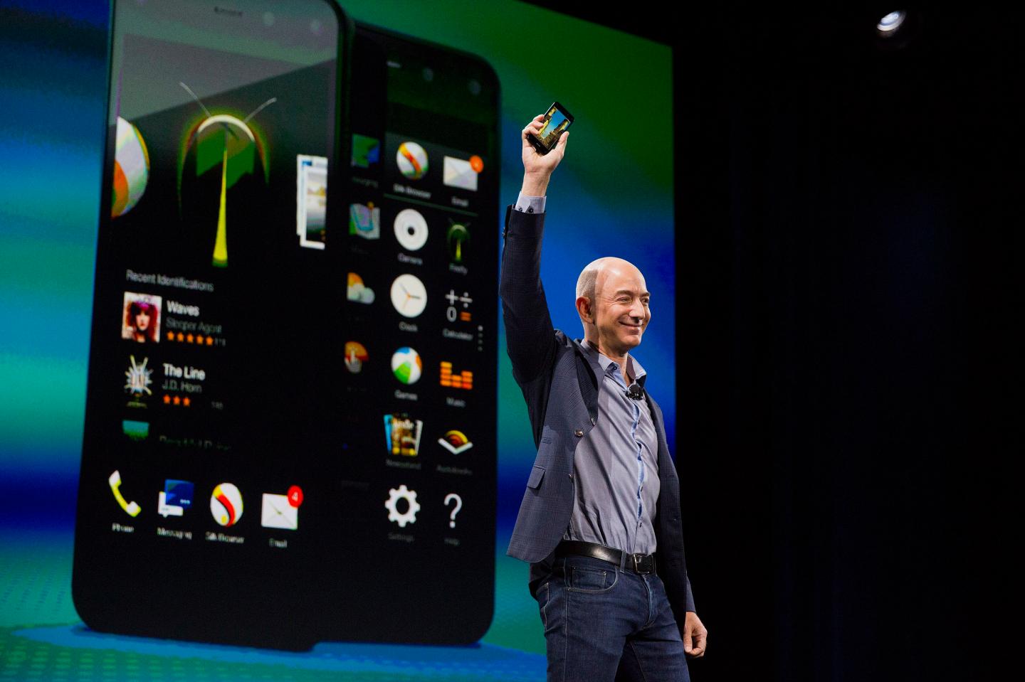 Amazon CEO Bezos Introduces Smartphone to Take on Apple, Samsung