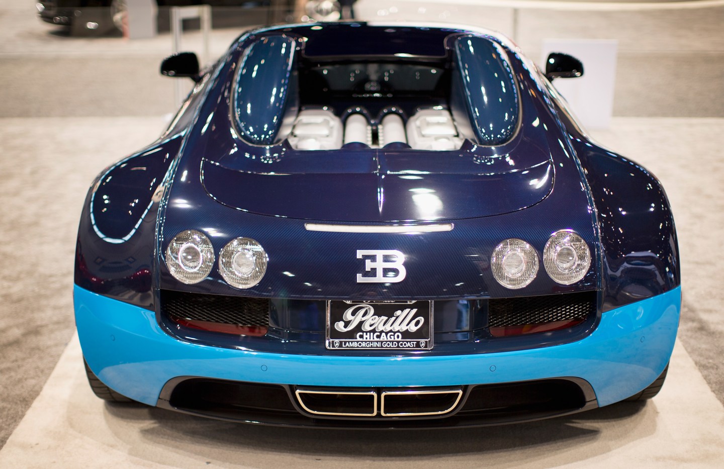Bugatti shows off the Veyron 16.4 Grand Sport Vitesse