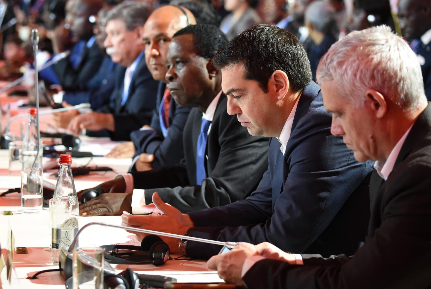 FRANCE-CLIMATE-WARMING-COP21-INAUGURAL-SESSION