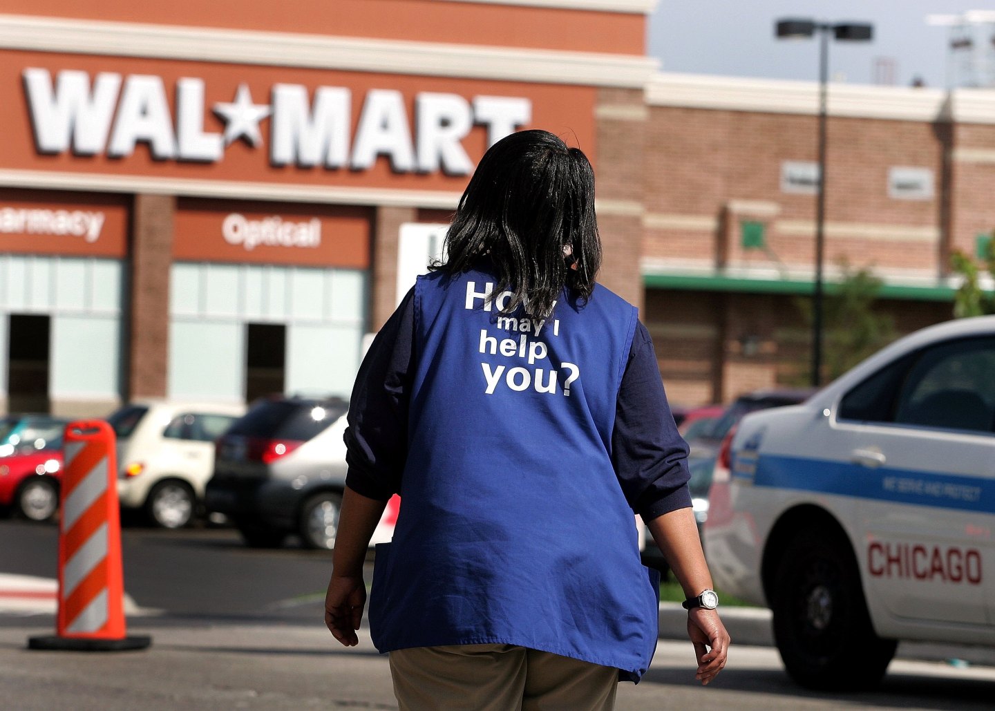 Wal-Mart Opens Its First Chicago Store