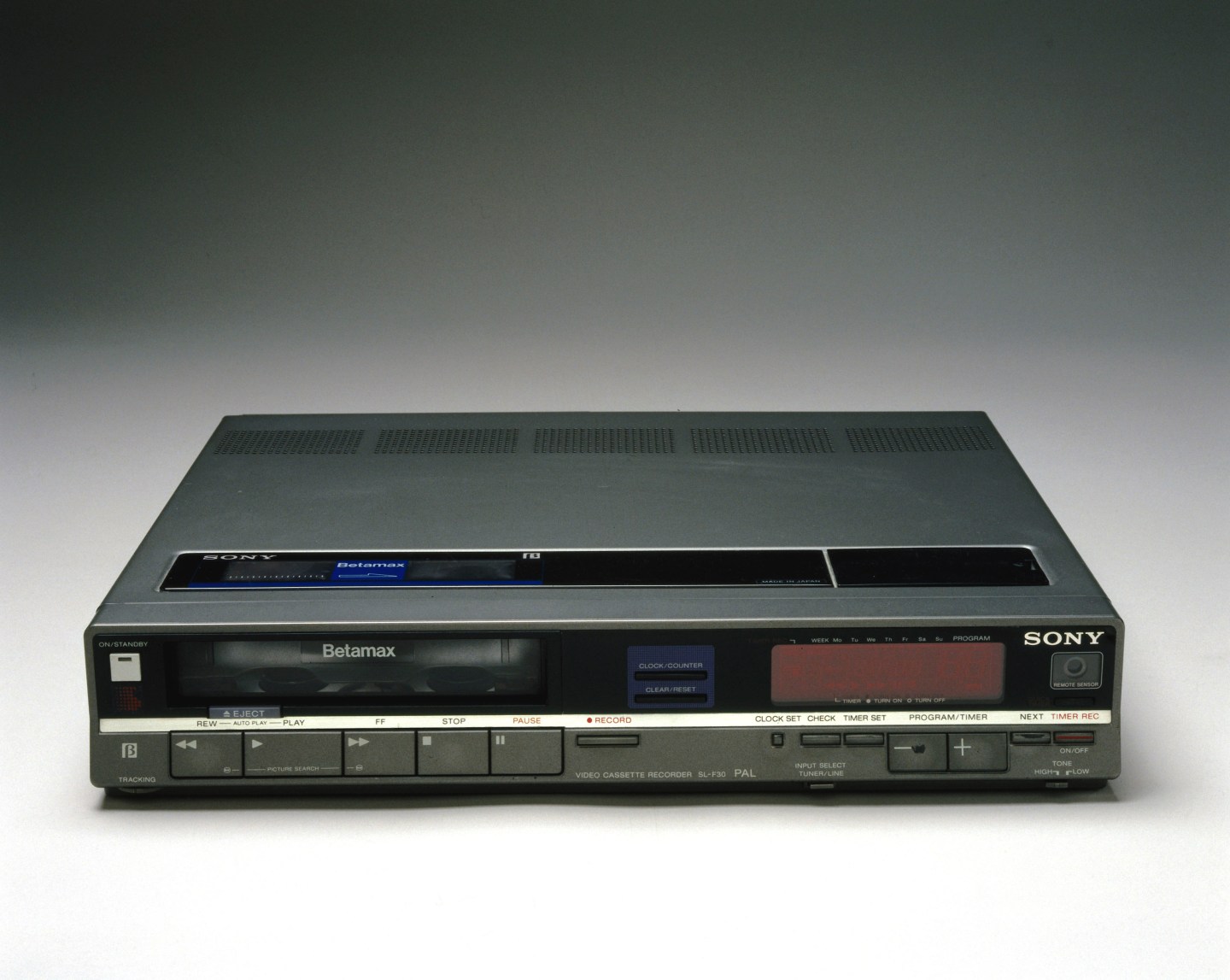 Sony Beta SL-F30UB video cassette recorder, 1985.