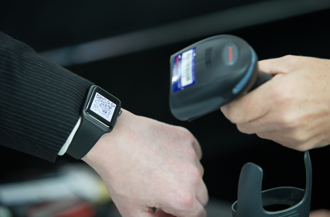 Apple Watch / Smartphone Scanner for Boarding PassesTaken: 27th November 2015 at Heathrow Terminal 5British AirwaysPicture by: Stuart Bailey / British Airways