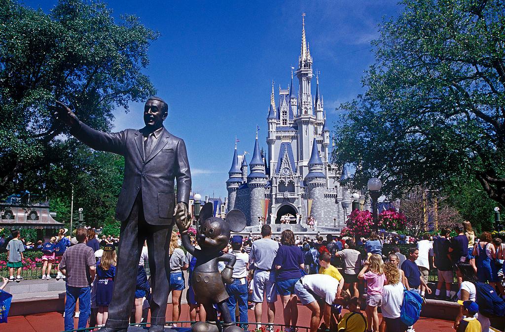 Statue of Walt Disney and Micky Mouse at the entrance to the