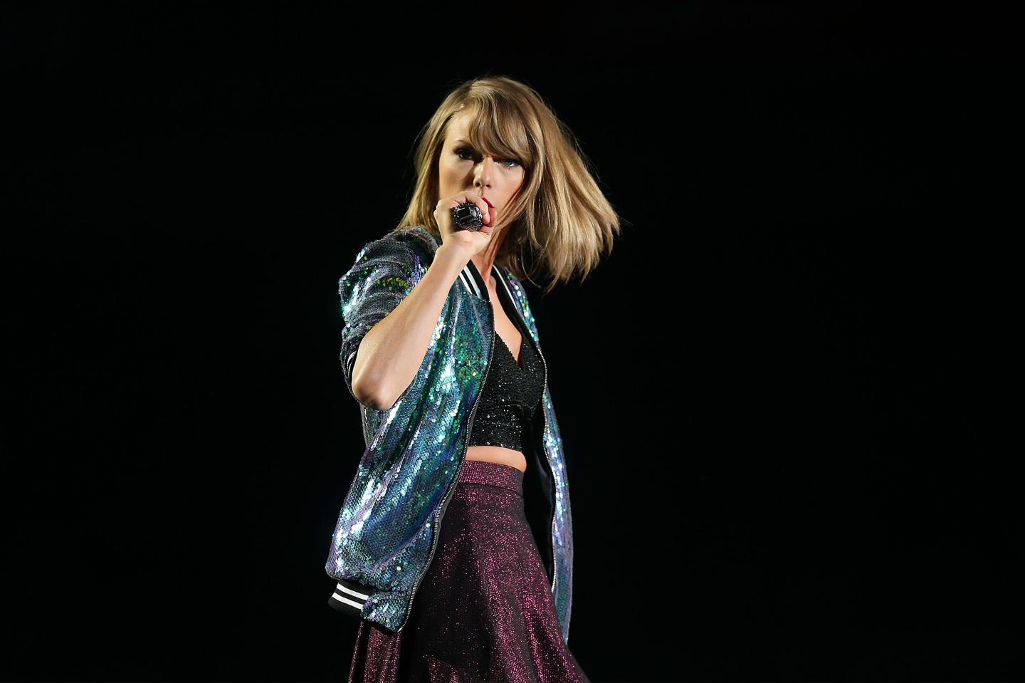 Taylor Swift performs during her '1989' World Tour at AAMI Park on December 10, 2015 in Melbourne, Australia.
