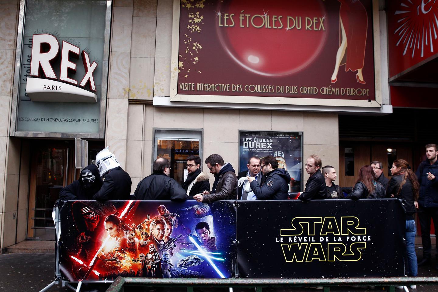 Star Wars Fans Line Up
