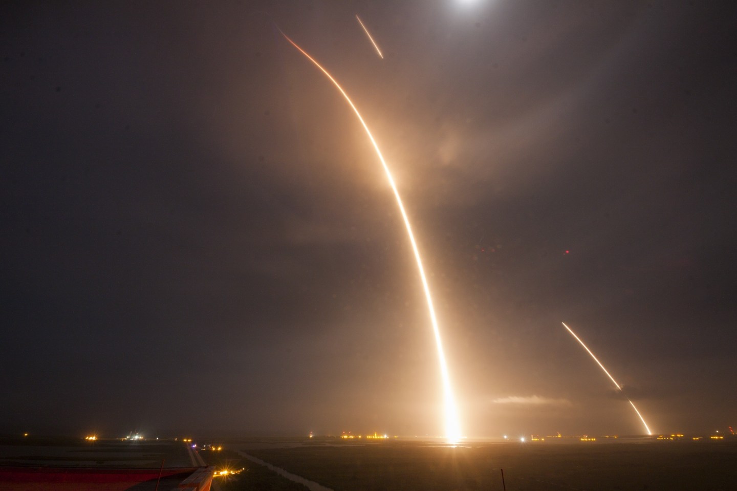 SpaceX successfully lands its first reusable rocket