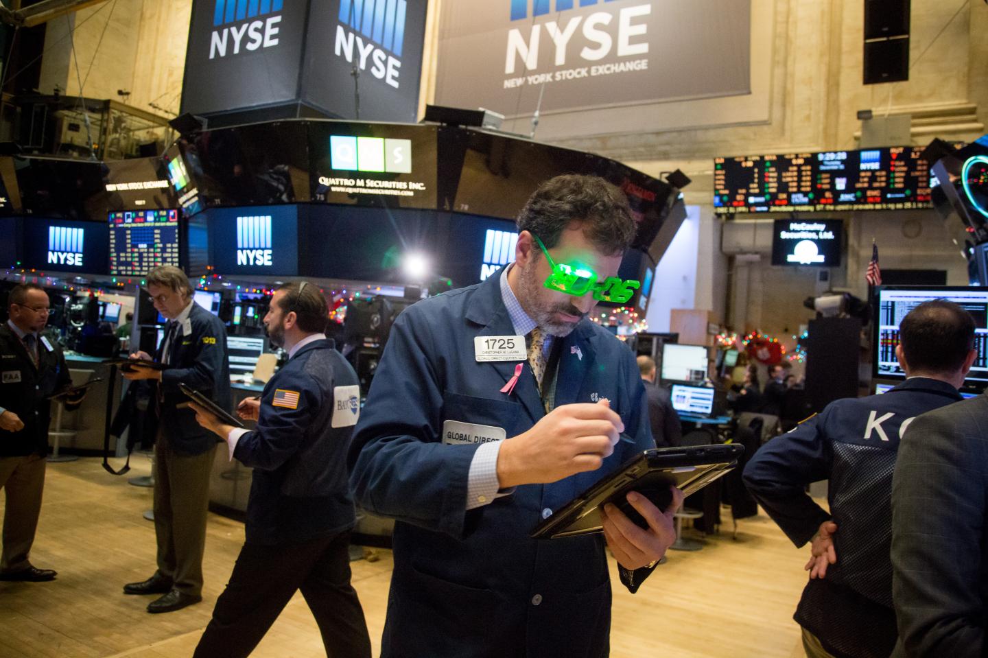 Last Day Of Trading At The NYSE As US Stocks Edge Lower, Pulling S&P 500 Into Red For The Year