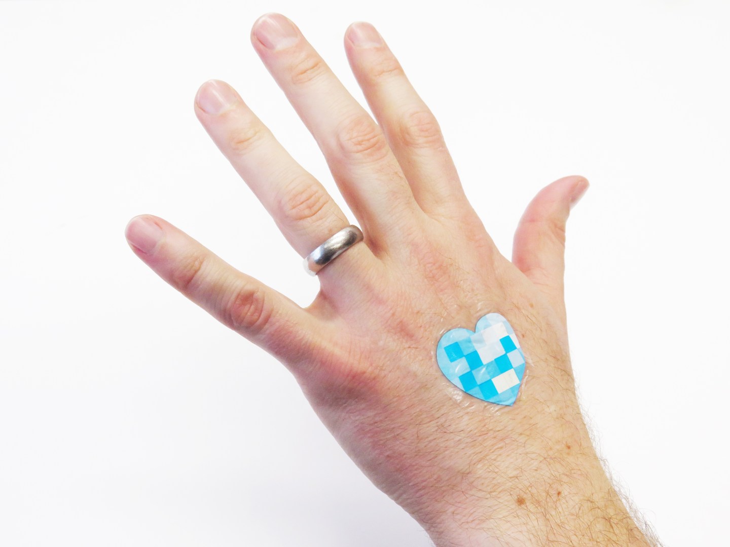 This Wearable Gadget Alerts You If You’re Getting Too Much Sun