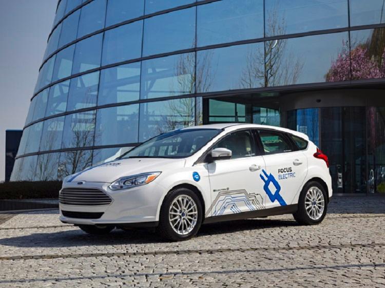 Why Ford Is Finally Adding Apple and Android Support to its Cars