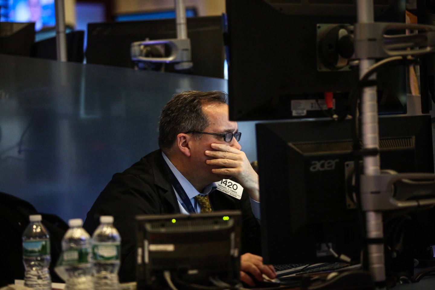 Dow Sinks 400 Points in Global Equity Rout as Crude Nears $29