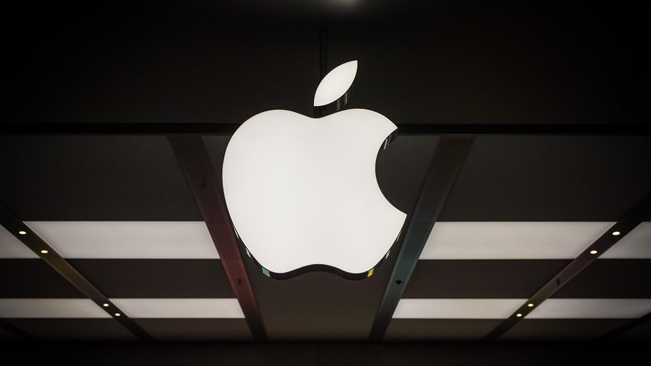 Apple Gets More Serious About Virtual Reality