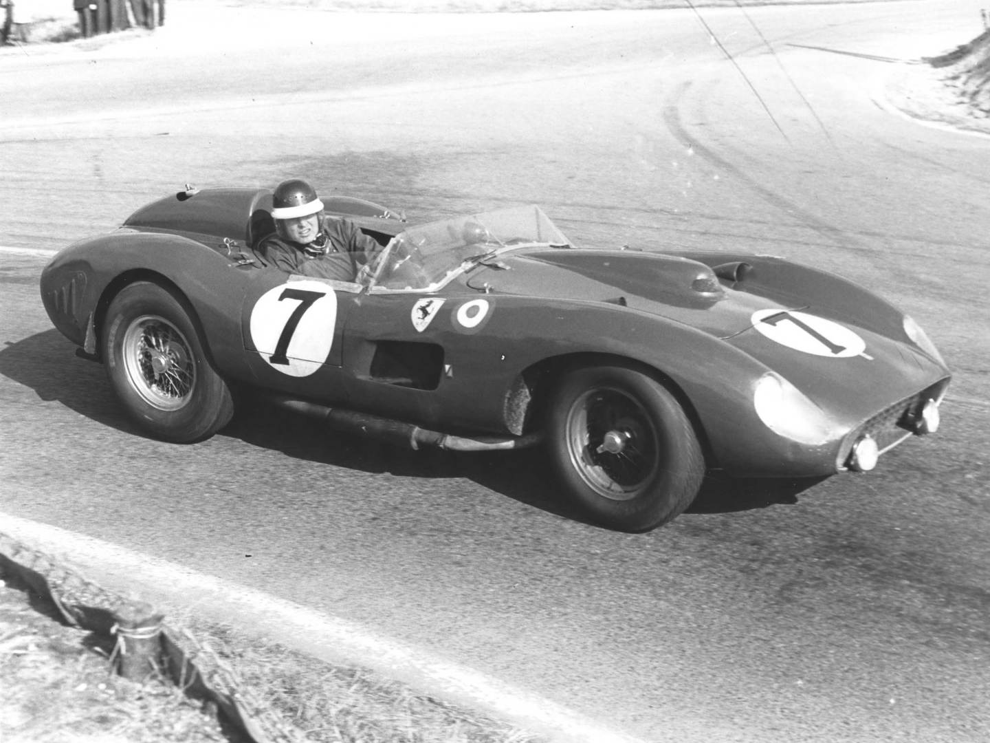 1957 Ferrari 335 S Spider Scaglietti, chassis 0674, estimate 28 - 32 M€ / 30 – 34 M$
Mike Hawthorn / Luigi Musso, 24 Heures du Mans 1957 ©