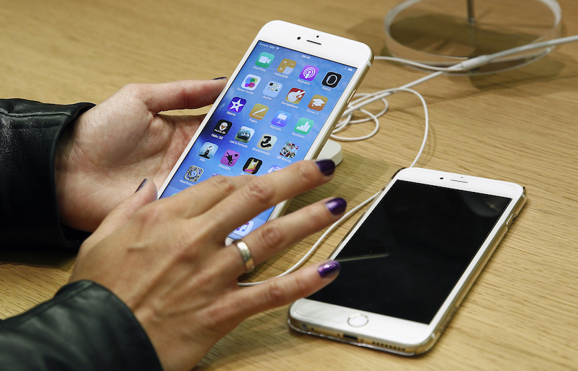 Apple's I Phone 6S : Launch at Apple Opera Store In Paris