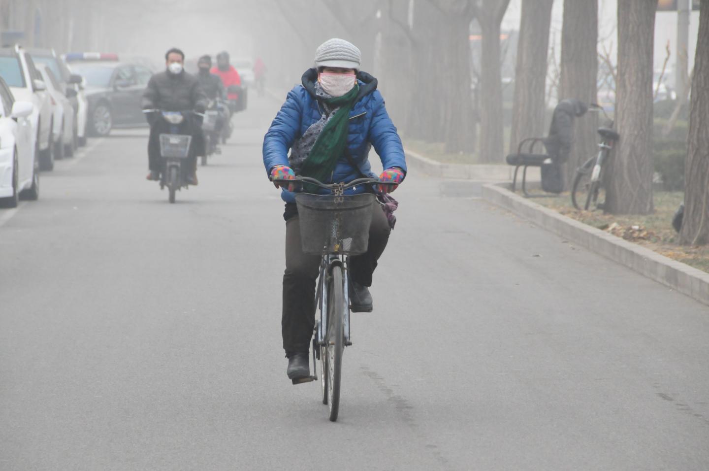 China issues red alert for smog in 10 cities