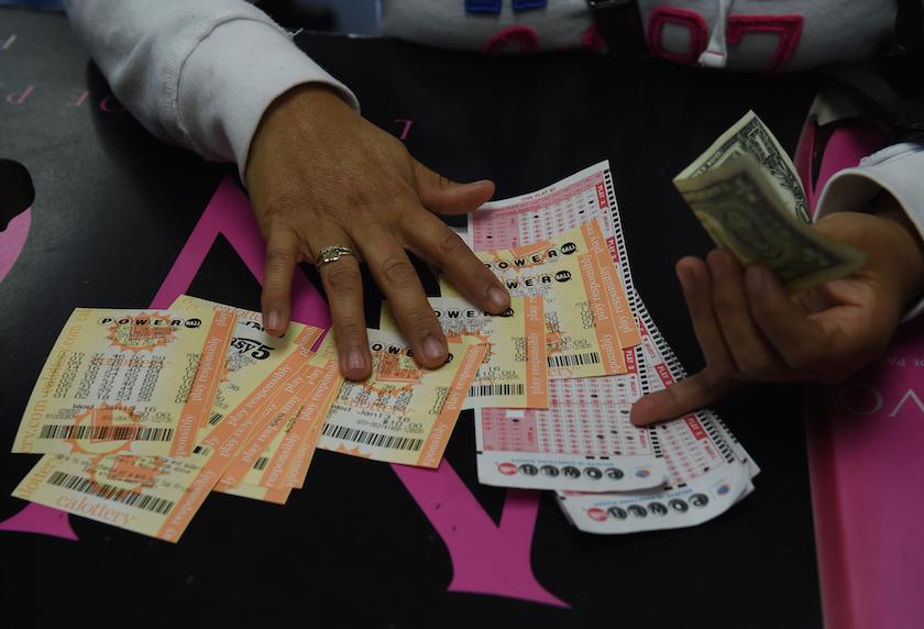 US-LOTTERY-POWERBALL-LIFESTYLE
