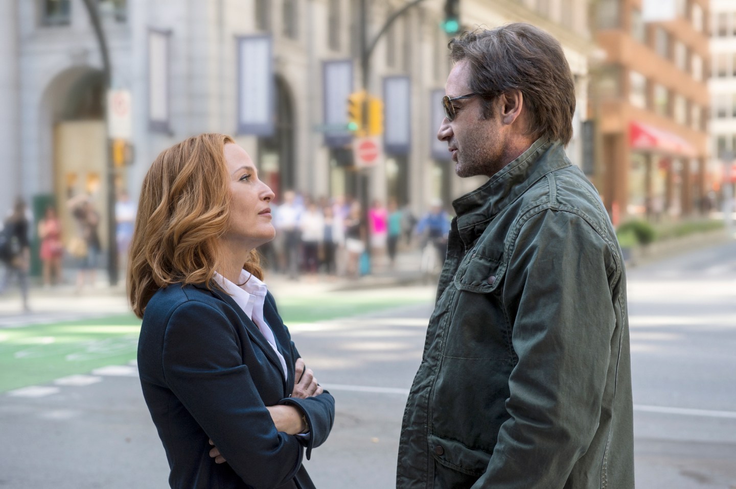 THE X-FILES:  L-R:  Gillian Anderson as Dana Scully and David Duchovny as Fox Mulder.  The next mind-bending chapter of THE X-FILES debuts with a special two-night event beginning Sunday, Jan. 24 (10:00-11:00 PM ET/7:00-8:00 PM PT), following the NFC CHAMPIONSHIP GAME, and continuing with its time period premiere on Monday, Jan. 25 (8:00-9:00 PM ET/PT). The thrilling, six-episode event series, helmed by creator/executive producer Chris Carter and starring David Duchovny and Gillian Anderson as FBI Agents FOX MULDER and DANA SCULLY, marks the momentous return of the Emmy Award- and Golden Globe-winning pop culture phenomenon, which remains one of the longest-running sci-fi series in network television history.  ©2015 Fox Broadcasting Co.  Cr:  Ed Araquel/FOX