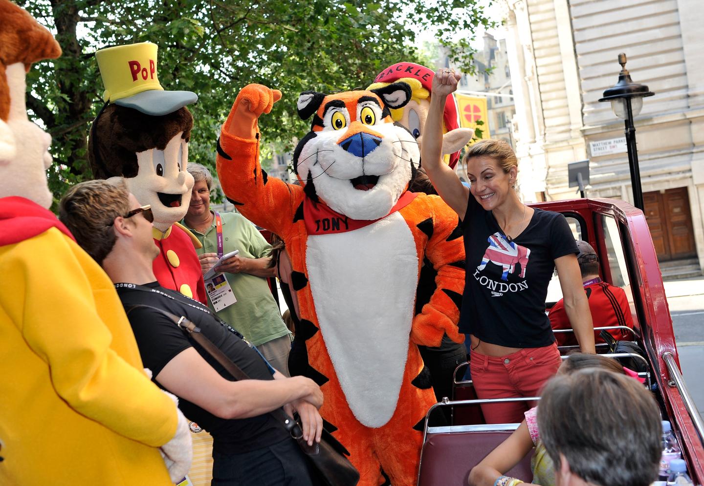 Breakfast Bus Tour of London with Summer Sanders and Kellogg's Mascots