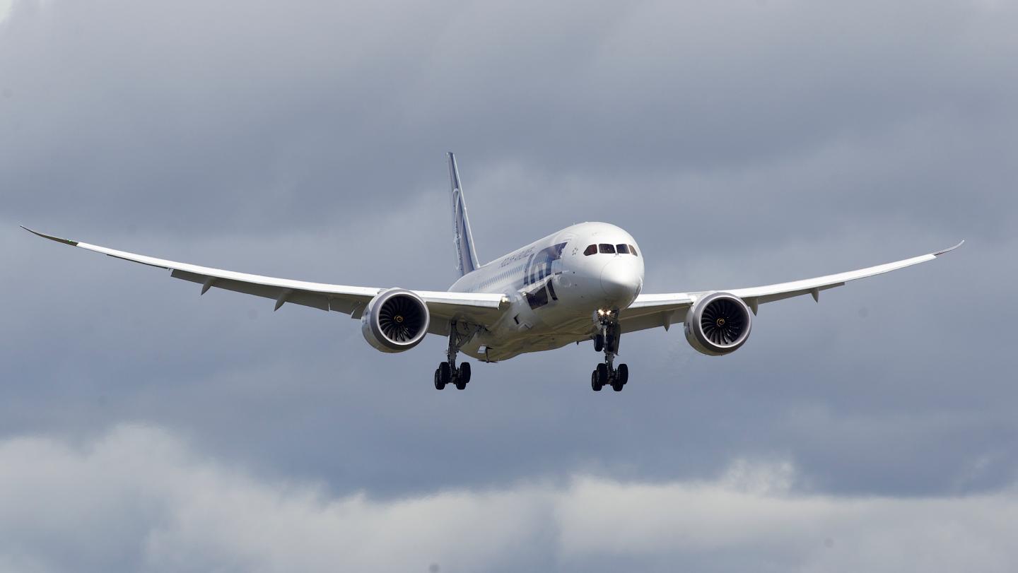 Boeing Conducts 787 Battery Certification Demonstration Flight