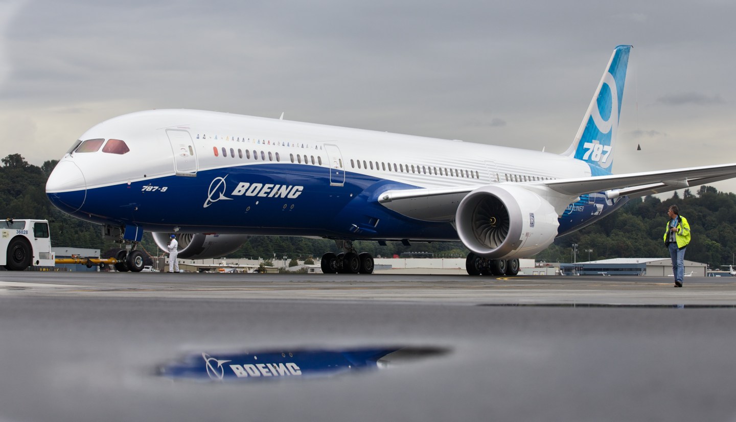 Boeing Test Flies Its Extended Dreamliner 787-9