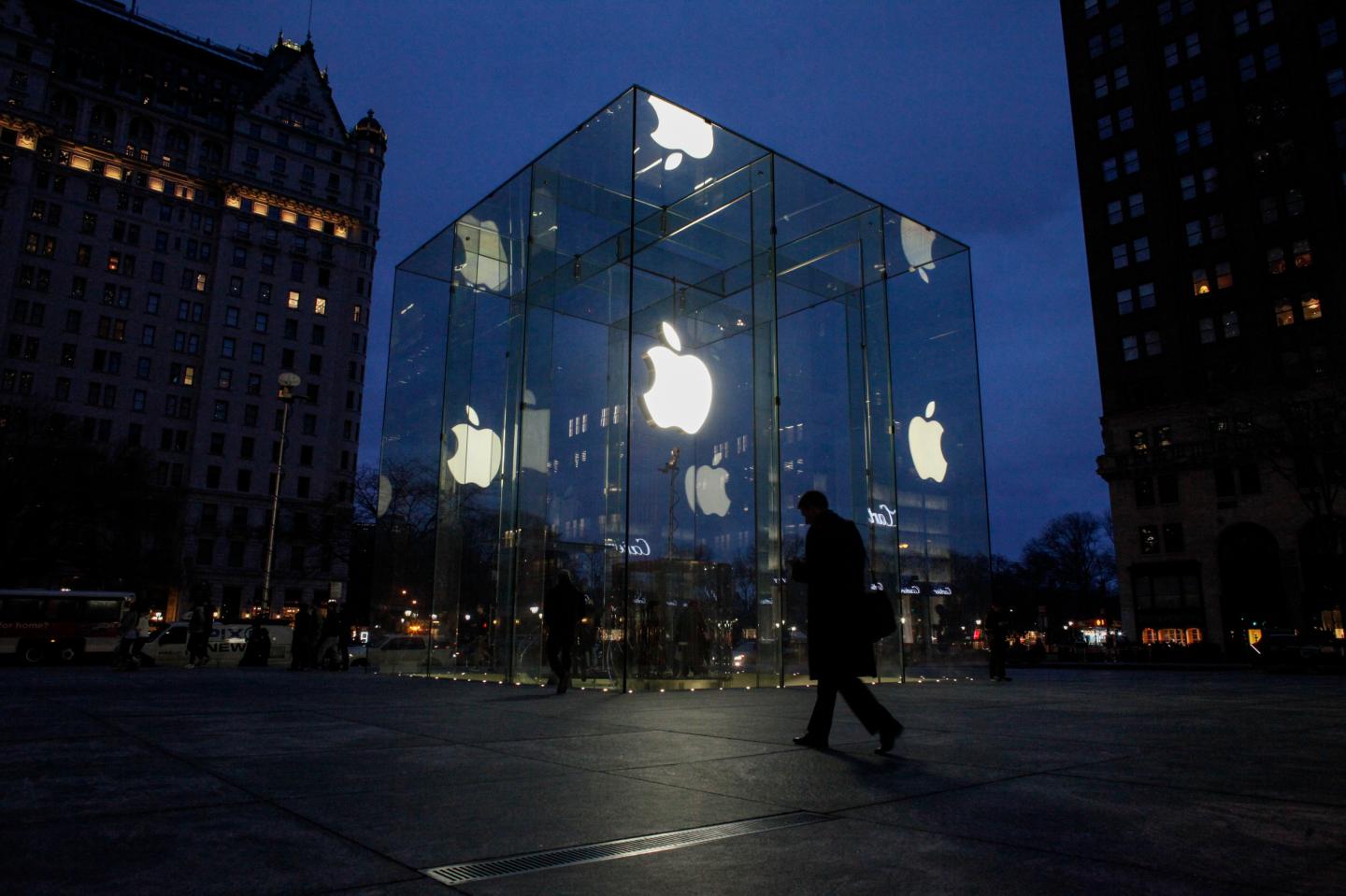 US-I-PHONE-NEW-YORK-US ATTACKS INTELLIGENCE IT CRIME
