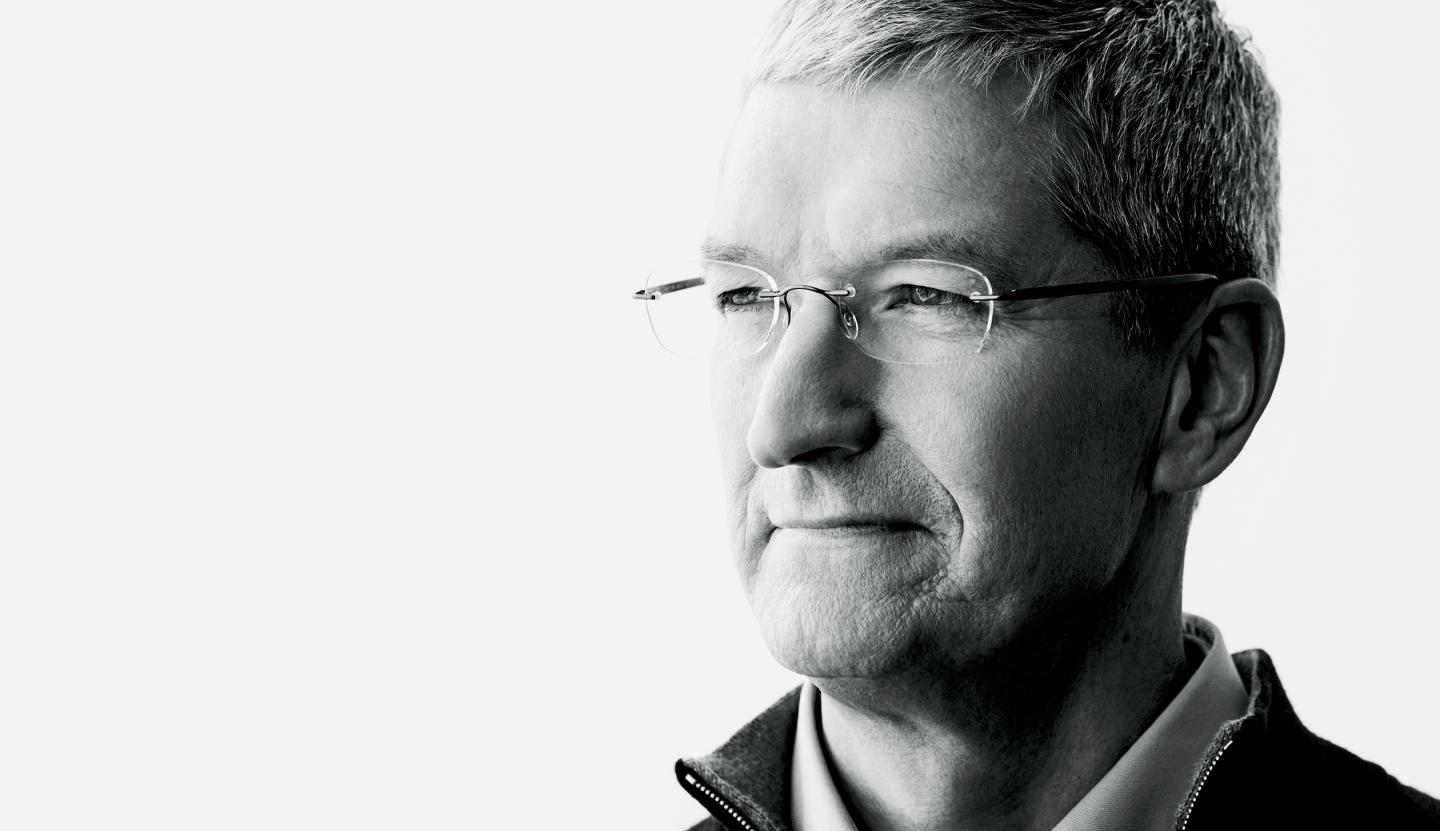 Public Loves Apple CEO Tim Cook, Sides With Government Anyway