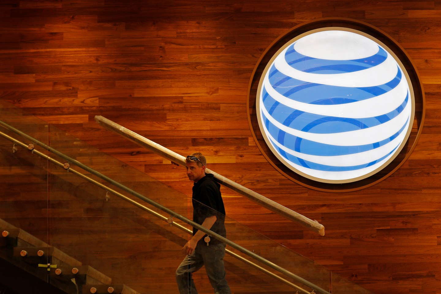 AT&T, Verizon Happy To Be Toe-To-Toe