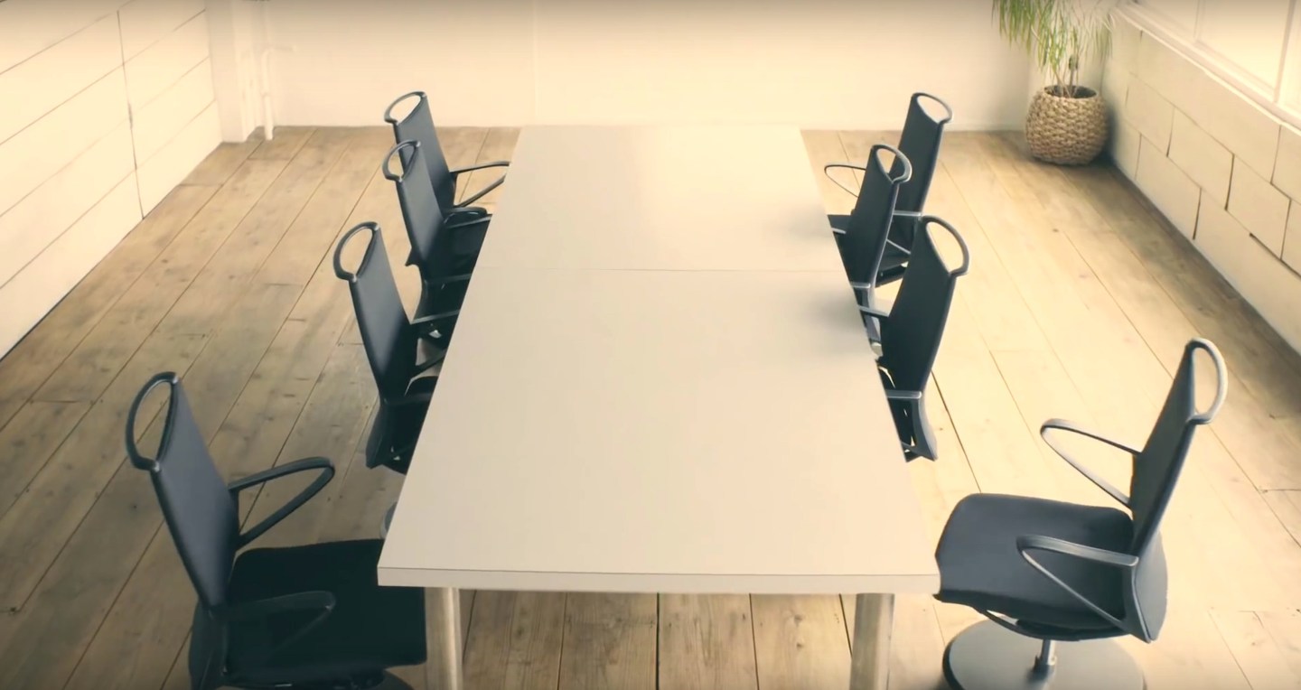 Nissan "Intelligent Parking Chair"