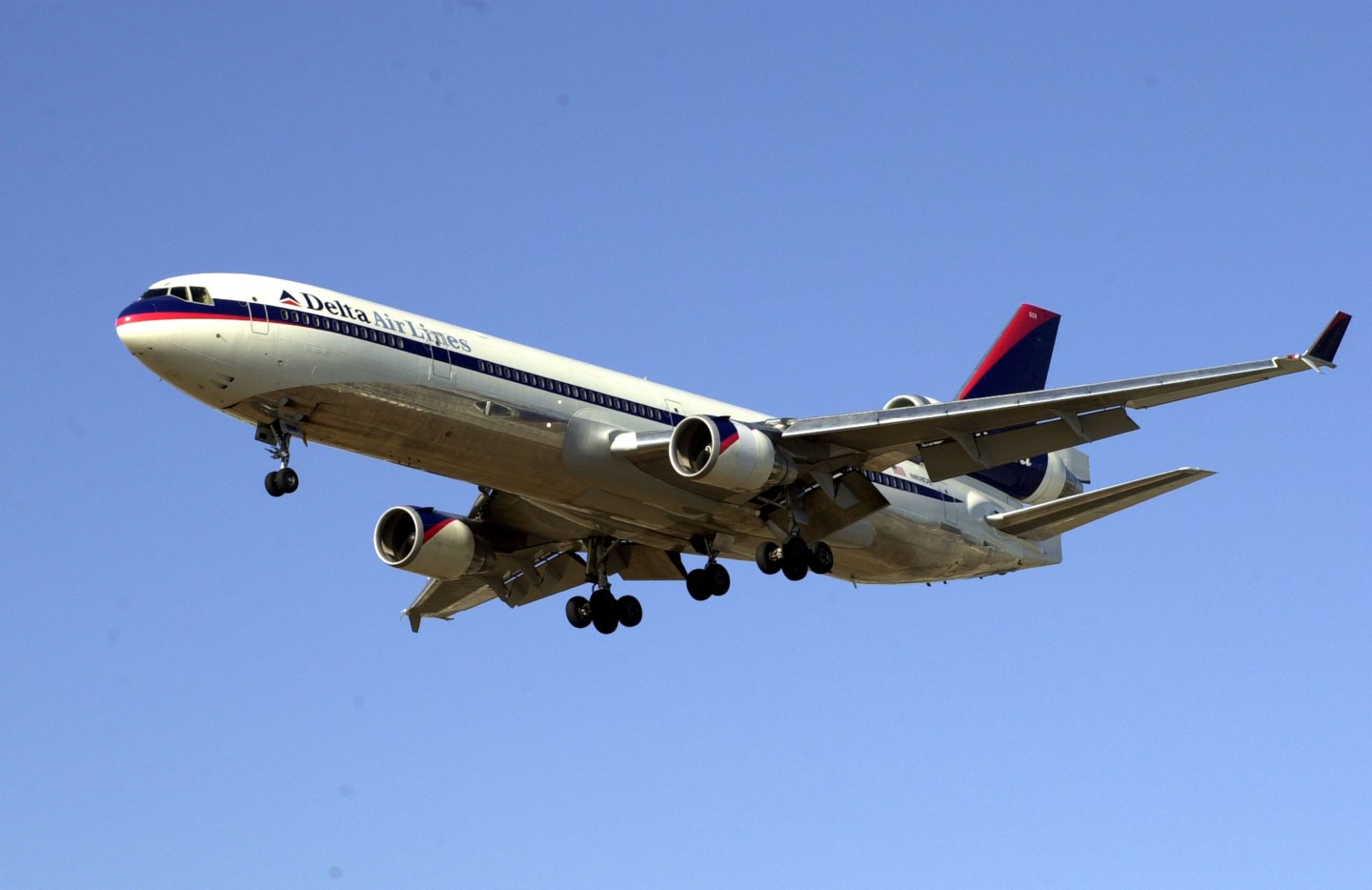 Los Angeles International Airport Opens to Limited Service