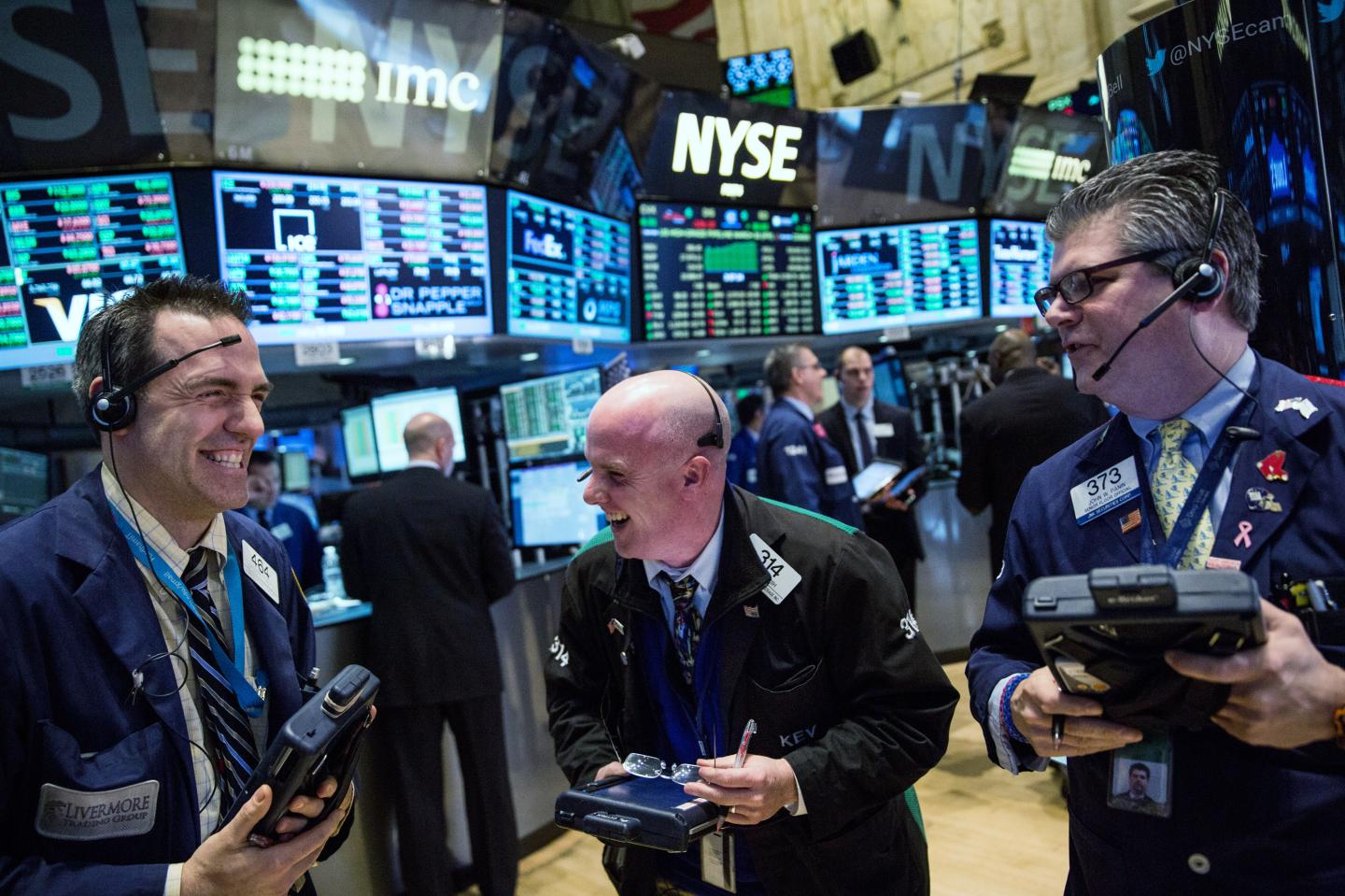 Dow Starts Week Off With Sharp Gains, Closing Over 250 Points Higher