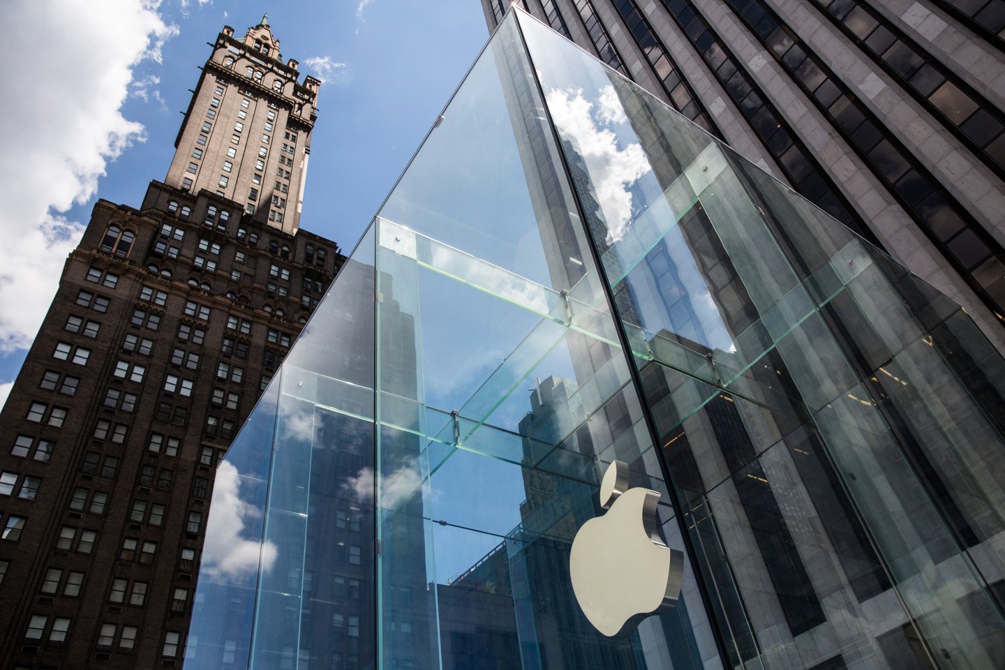 Apple Shares Take A Beating On Wall Street