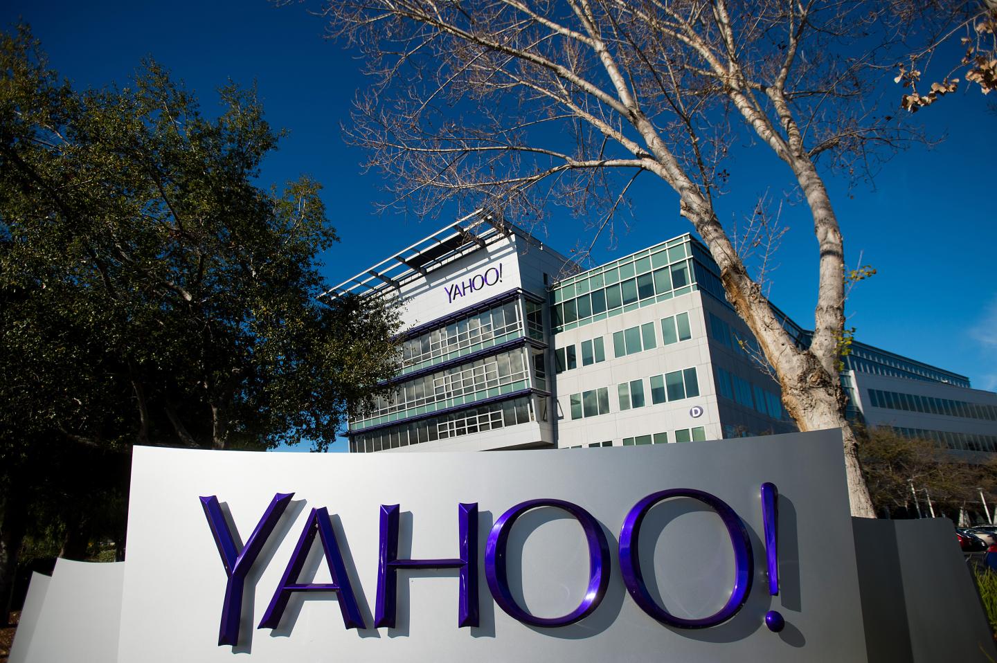 Yahoo Said to Propose Job Cuts as Part of Mayer's Revival Plan